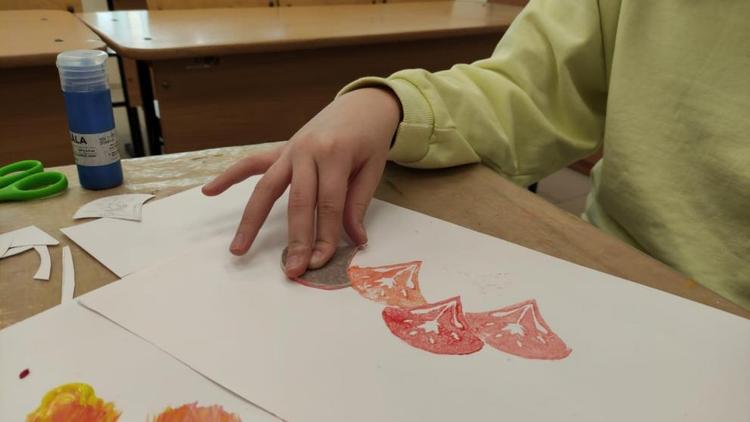 Юные художники из Светлограда научились делать линогравюры