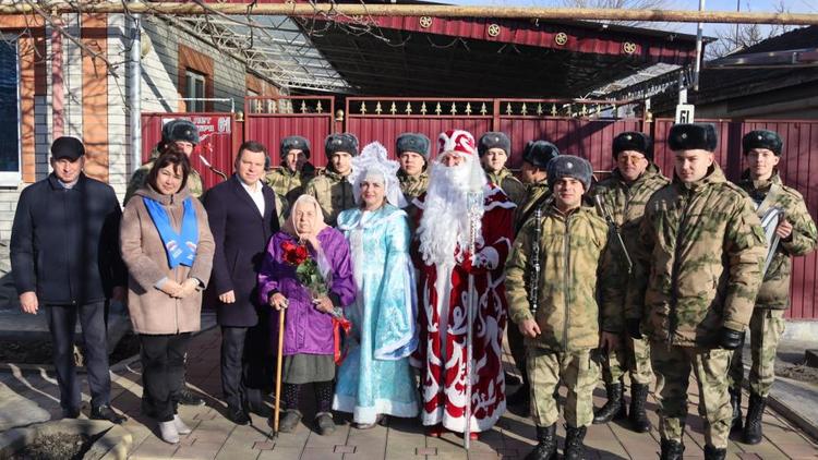 В Советском округе Ставрополья ветеранов поздравили с наступающим Новым годом