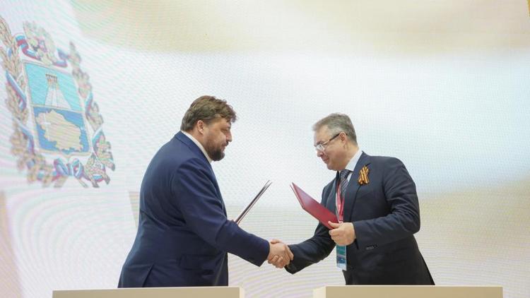 Губернатор Ставрополья подписал соглашение о поставке в край сельхозтехники на льготных условиях