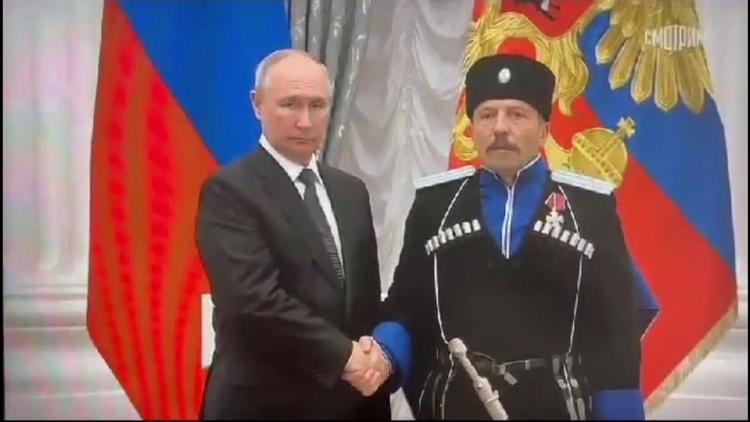 Владимир Путин вручил орден Мужества казаку из Кисловодска