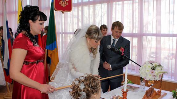 Мастер-класс по регистрации заключения брака провели в ЗАГСе Невинномысска