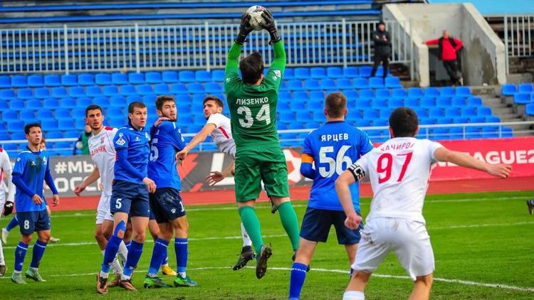 Ставропольские краевые футбольные клубы закончили сезон победой и поражением