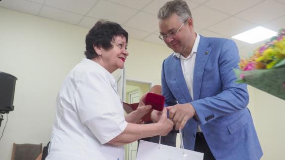Губернатор Ставрополья поздравил коллектив военного госпиталя
