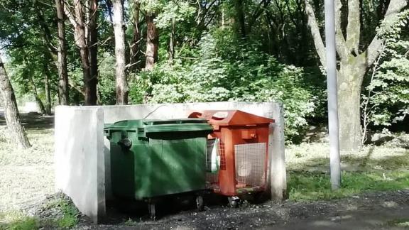 Новые контейнеры для мусора установили на территории Новопятигорского озера