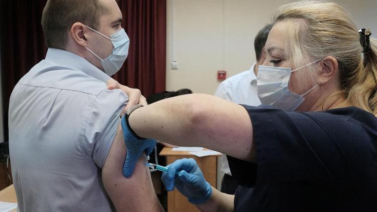 Более 43 тысяч человек вакцинировались против гриппа в Ставрополе