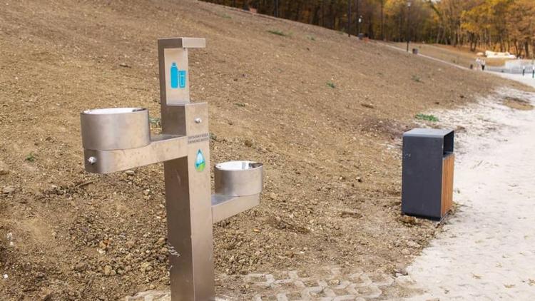 На Комсомольском озере Ставрополя появляются питьевые фонтанчики