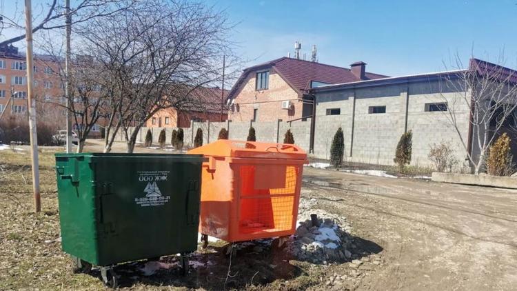 В Ессентуках в микрорайоне Северный появились 22 общегородских контейнера для мусора