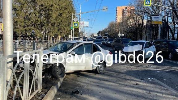 В Ставрополе авария на перекрёстке стала причиной затора