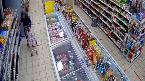 Житель Ставрополя украл продукты из нескольких магазинов на 18 тысяч рублей
