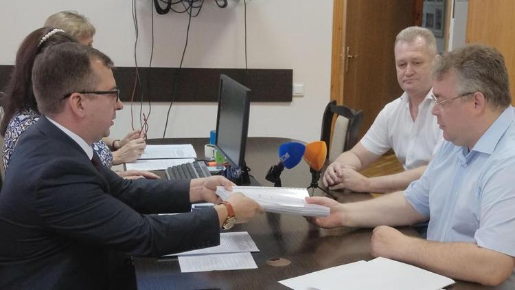 Первым документы для регистрации в качестве кандидата в губернаторы Ставрополья подал Владимир Владимиров