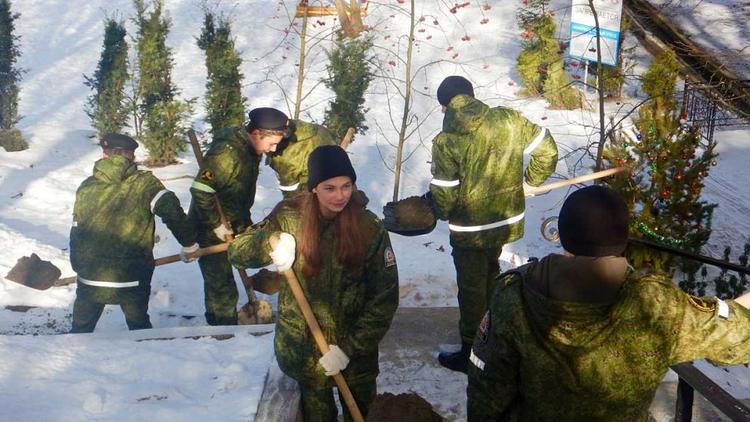 Накануне Крещения ставропольские кадеты очистили от снега и наледи источник Серафима Саровского