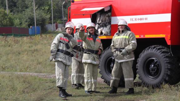 Спасатели ПАСС СК тушили пожар на одном из складов георгиевского консервного завода