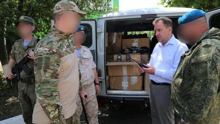 Глава Ставрополя передал очередную партию помощи бойцам полка ВДВ