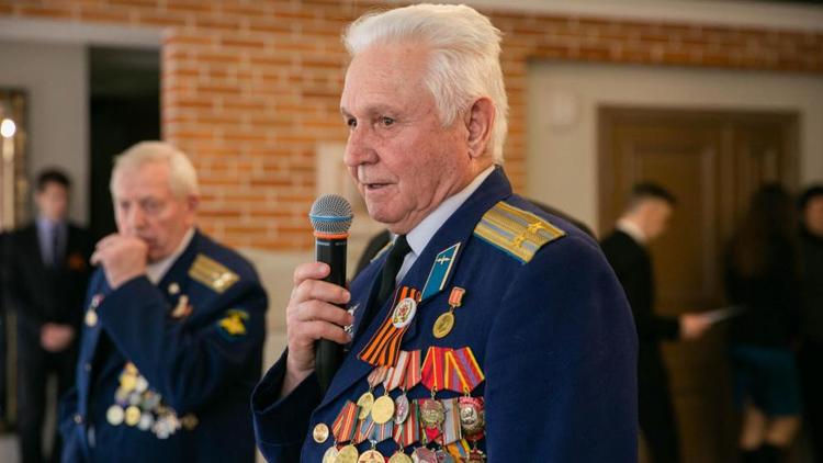 Андрей Джатдоев поздравил ветеранов Ставрополя с Днём защитника Отечества
