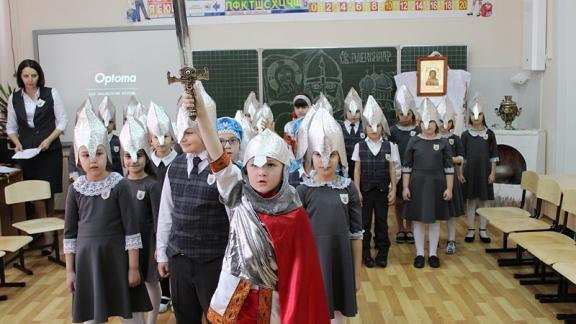 Школьники на Ставрополье посвятили Рождественские чтения великому Александру Невскому