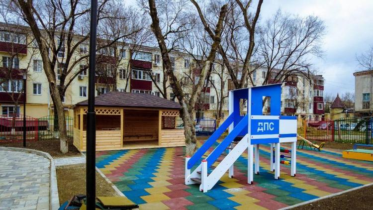 В Невинномысске завершают благоустройство территории нового детского сада