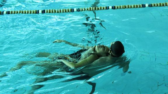 Мастер-класс по спасению утопающих провели для инструкторов по плаванию в бассейне Ставрополя