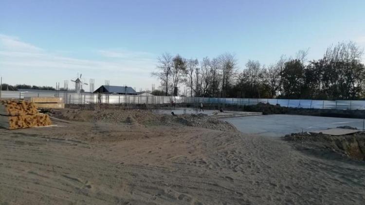 В ставропольском селе Ростовановском строят детский сад с бассейном