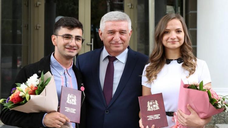 42 именные стипендии вручили в Ставрополе
