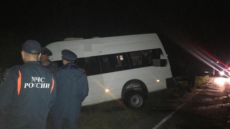 Водитель легковушки погиб в ДТП с микроавтобусом на Ставрополье