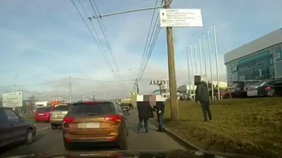 В Ставрополе мужчина повредил чужой автомобиль