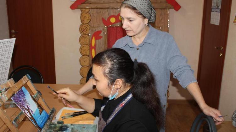 Дом культуры в селе Кара-Тюбе на Ставрополье стал для местных женщин местом для творчества