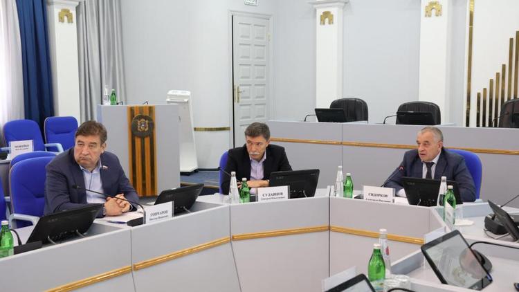Депутаты Ставрополья работают над законодательством в коммунальной сфере