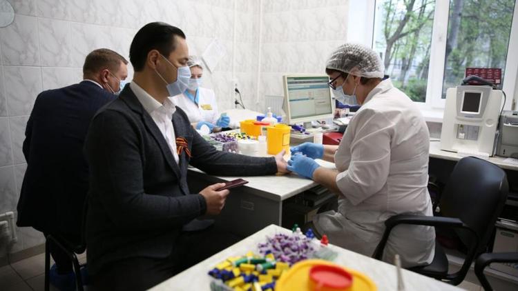 Сотрудники администрации Ставрополя сдали кровь в Национальный день донора