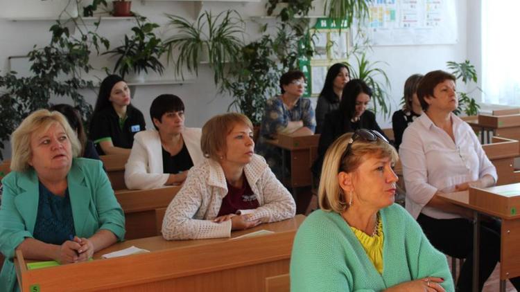 Ставропольские поисковики обсудили с учителями Грачёвского округа трагические уроки истории