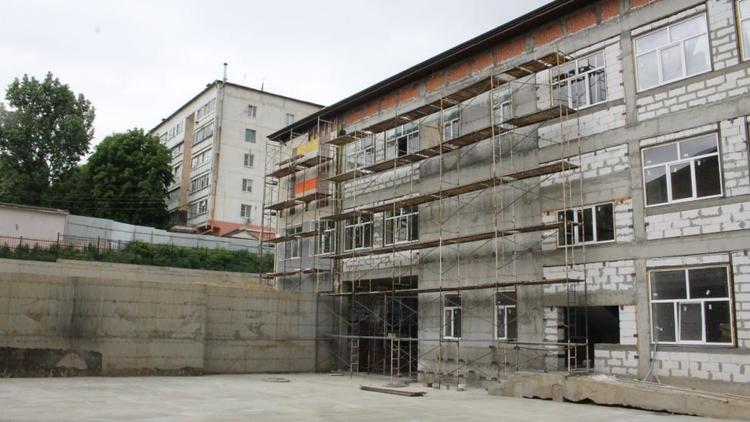 На улице Губина в Кисловодске продолжается строительство новой школы