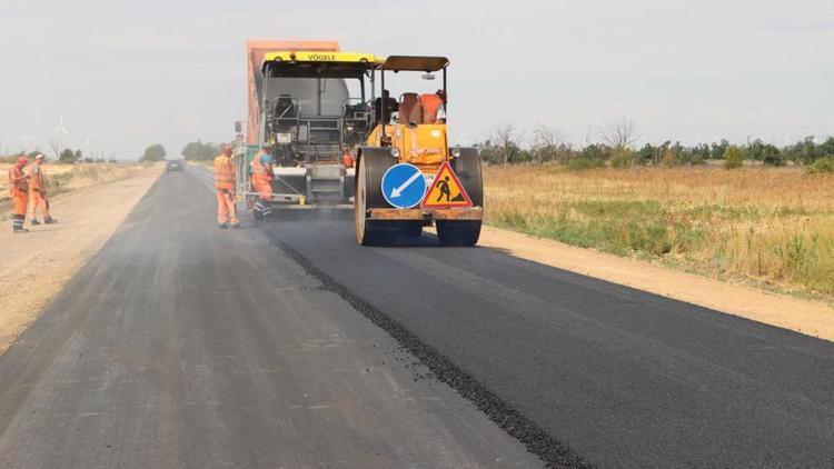 В Ипатовском округе в 2022 году отремонтируют более 30 километров дорог