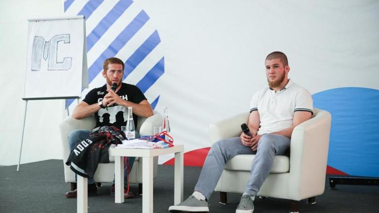Мастер спорта по самбо Мурад Мачаев и чемпион лиги ACB Юсуф Раисов посетили «Машук-2018»