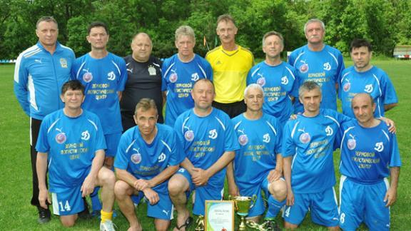 Ветераны ставропольского «Динамо» стали вторыми призерами Кубка Бескова по футболу