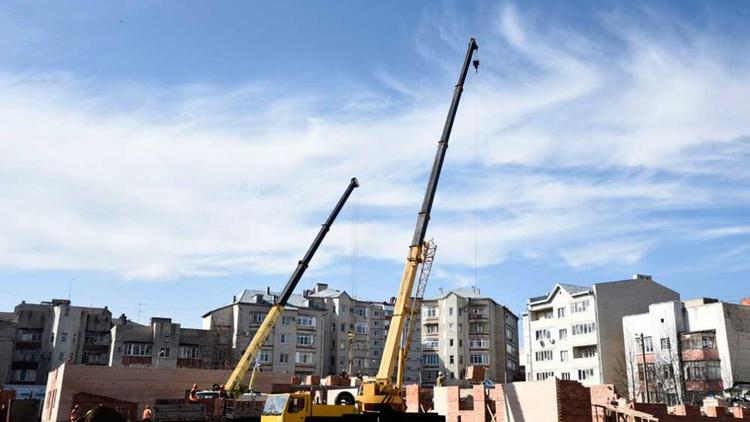 На Ставрополье в 2021 году стартует строительство 30 медучреждений