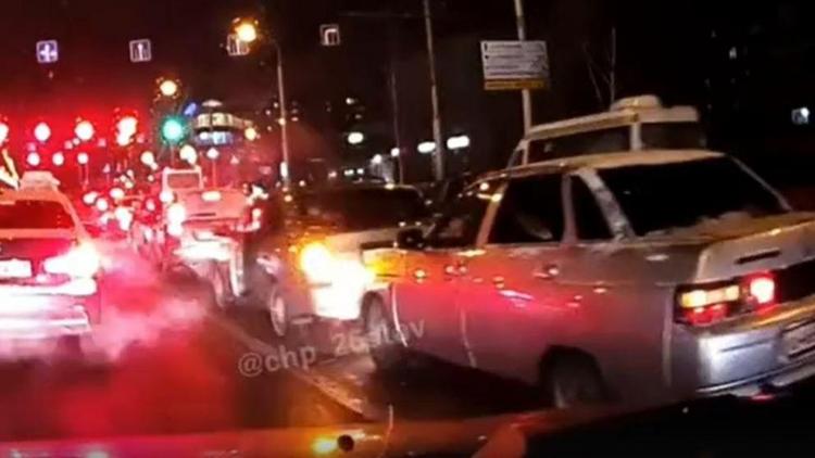 В Ставрополе нервный водитель протаранил пять авто в пробке