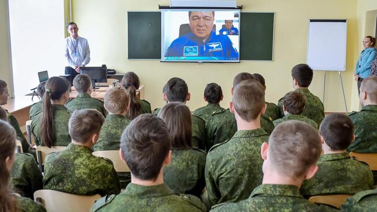 Кадеты из Невинномысска провели телемост с космонавтом Олегом Скрипочкой