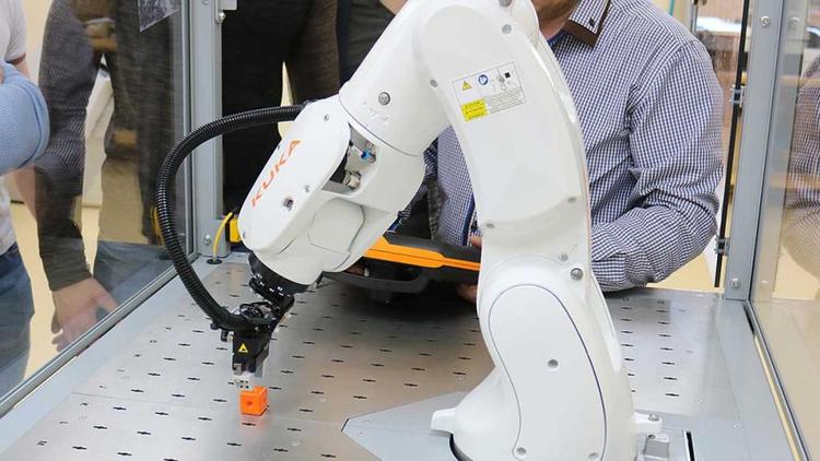 KUKA научит ставропольскую молодежь работе с промышленными роботами