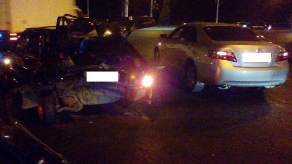 Три человека пострадали при столкновении Тойоты и ВАЗа в Ставрополе