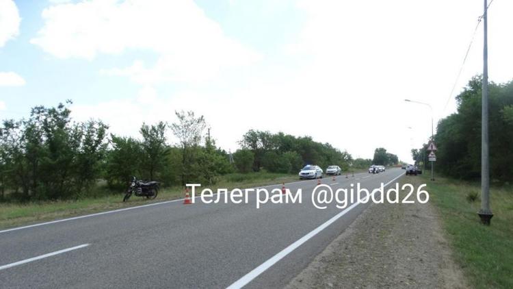 Пожилой мотоциклист тяжело пострадал в ДТП на территории Ипатовского округа