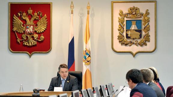 В. Владимиров обсудил выполнение майских указов Президента РФ в краевом правительстве