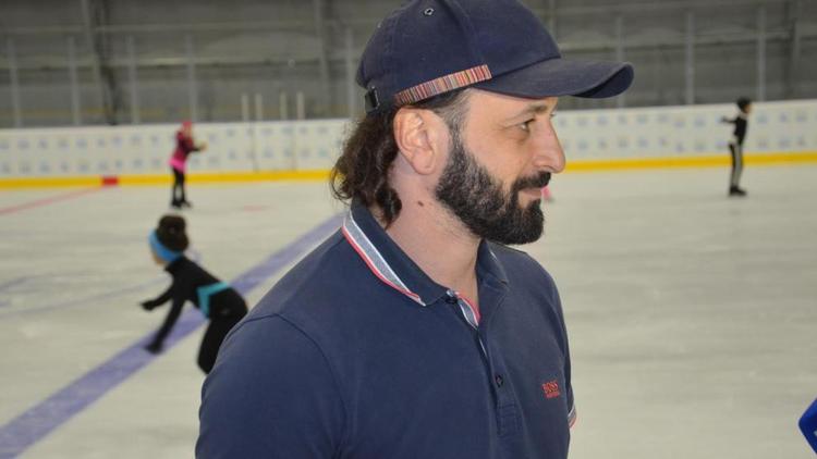 Известный фигурист Илья Авербух посетил школу ледовых видов спорта в Ставрополе