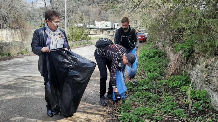 В Кисловодске на акции «Экодежурный по стране» убрали 10 кубометров отходов