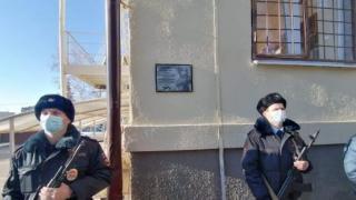 Мемориальную доску в память о герое-участковом открыли в Кисловодске