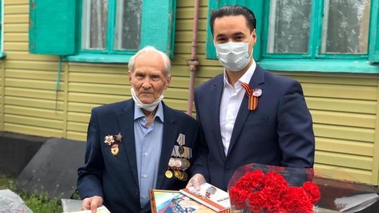 В Ставрополе ветеран Яков Асберг выпустил свою книгу