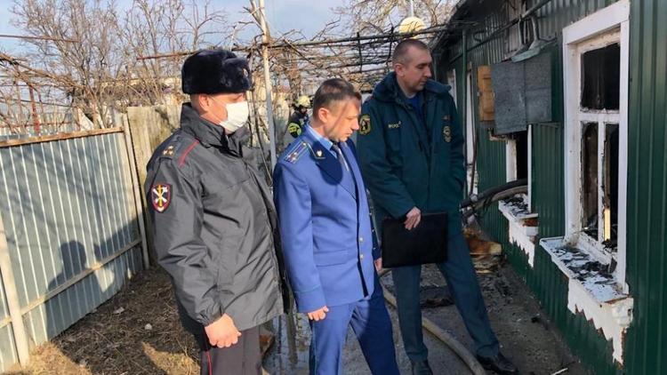 Два человека погибли во время пожара в Новоалександровске