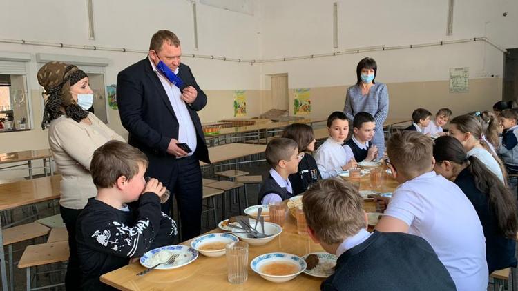 Родительские советы на Ставрополье проверяют качество питания в школах