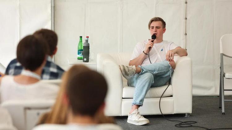 Форум «Машук 2022» посетил известный певец, блогер Никита Златоуст