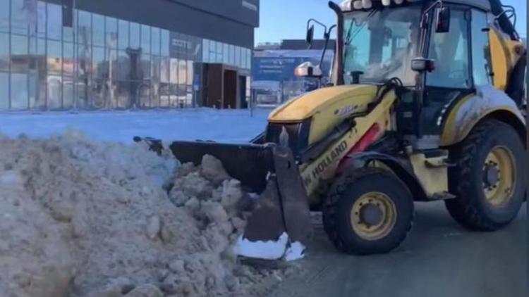 Ставрополь активно расчищают от снега и наледи