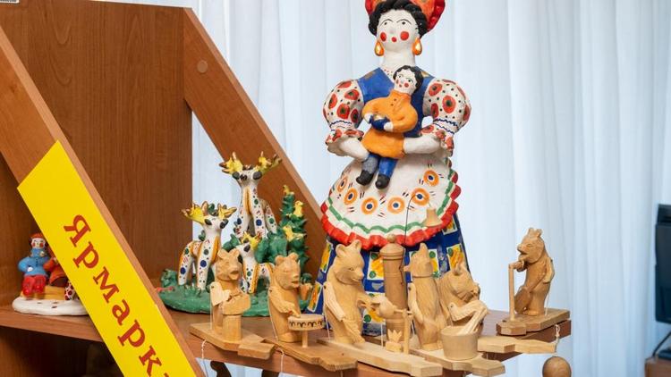 В Ставропольском краевом музее изоискусств радует глаз выставка народных игрушек