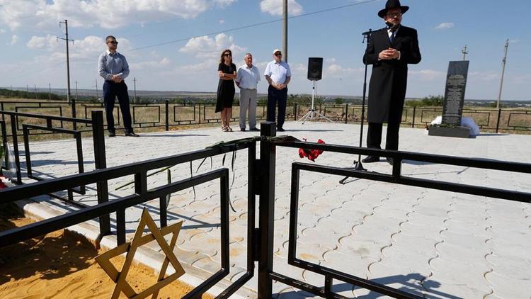 Памятник жертвам Холокоста открыли в Благодарном